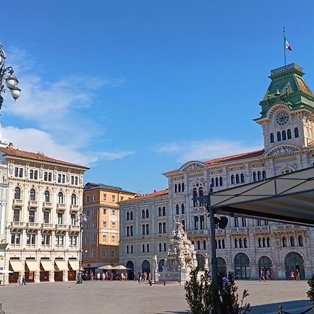 Casa Vacanze Trieste - Vista Piazza Unita ภายนอก รูปภาพ