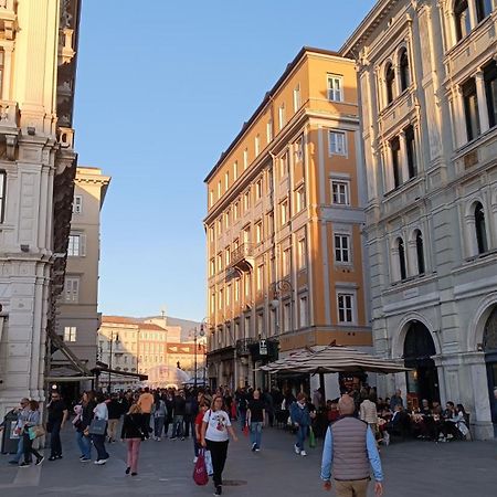 Casa Vacanze Trieste - Vista Piazza Unita ภายนอก รูปภาพ