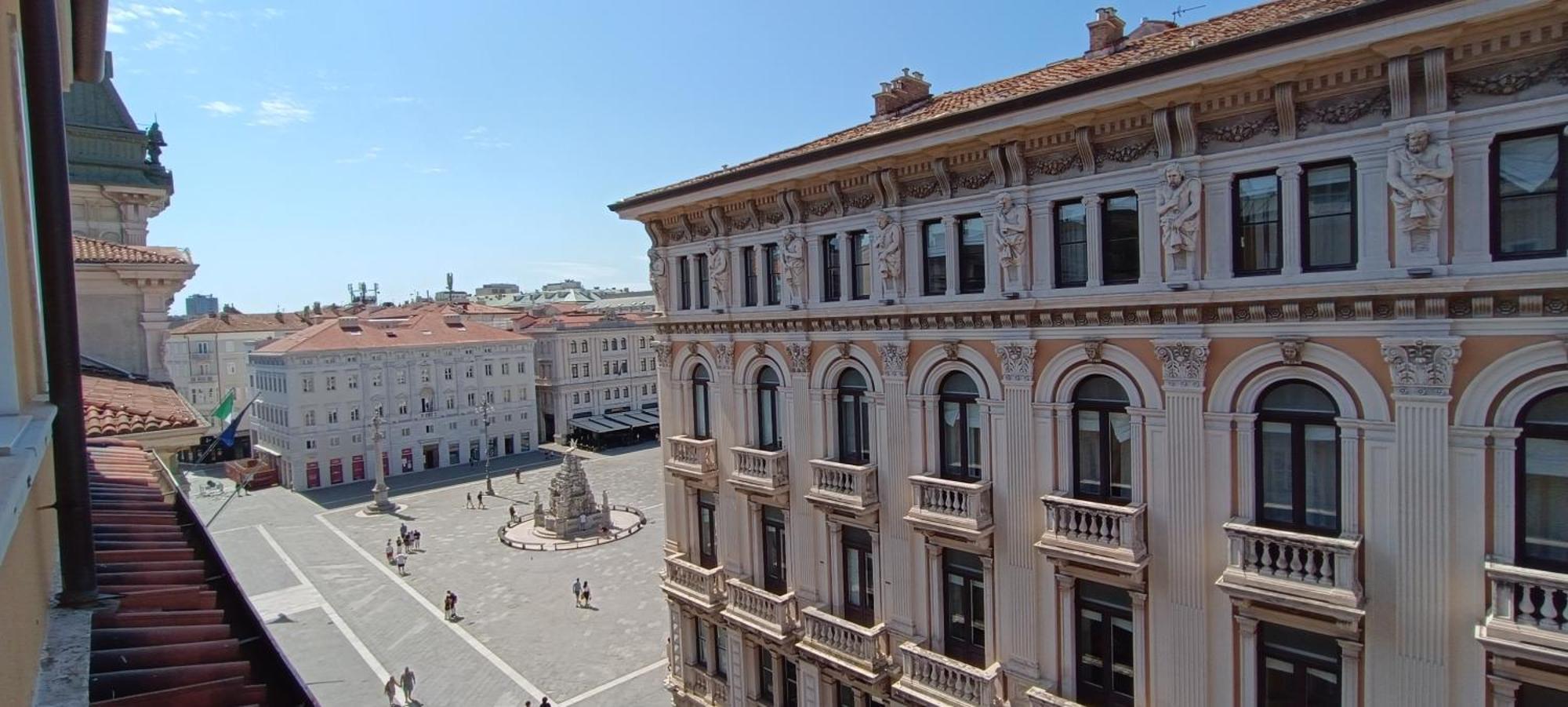 Casa Vacanze Trieste - Vista Piazza Unita ภายนอก รูปภาพ